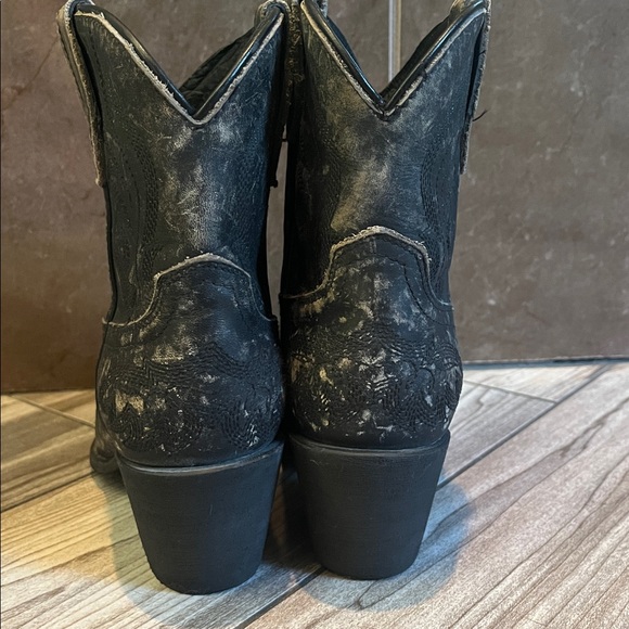 Ariat Black Leather cowgirl boots. Women’s 8 - Picture 4 of 8